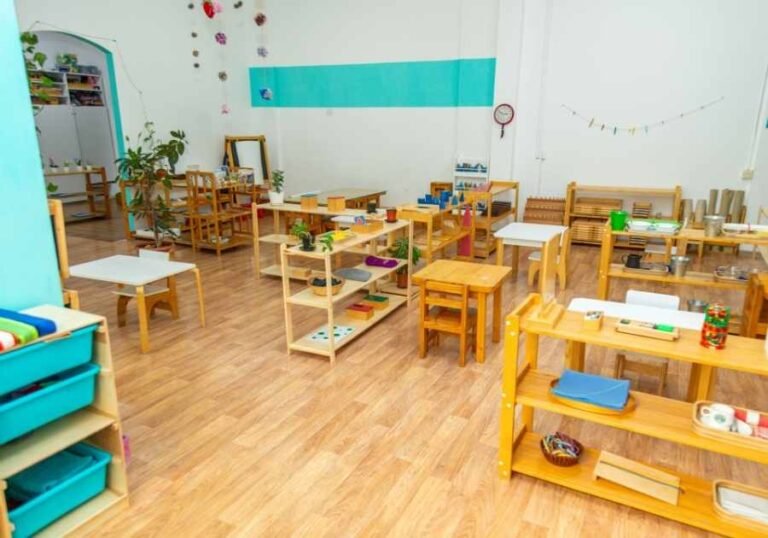 Sala de aula de acordo com o Método Montessori.