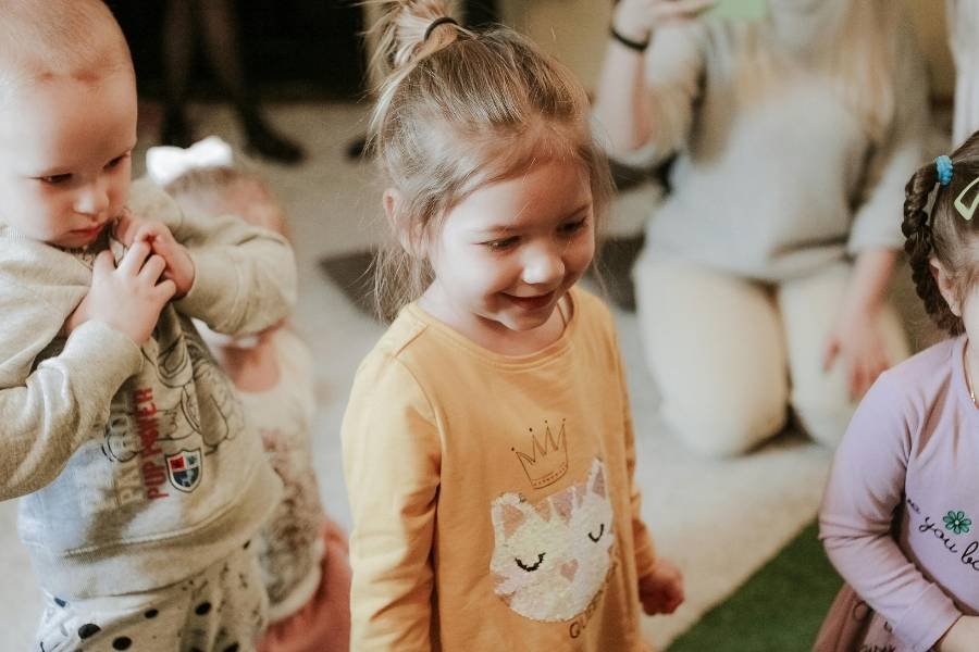 Crianças da Educação Infantil brincando